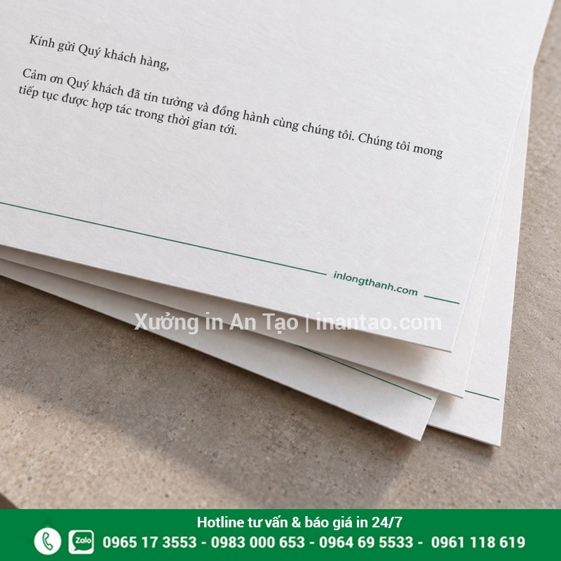 Chất giấy Ford dùng in tiêu đề thư Cận cảnh giấy Ford không tráng phủ và mép xén của tiêu đề thư