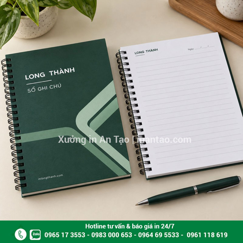 Sổ ghi chú in logo đóng lò xo cho văn phòng Sổ ghi chú lò xo bìa xanh Long Thành đặt cạnh trang ruột có dòng kẻ